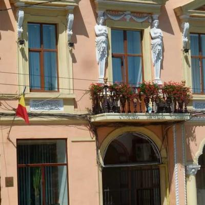 chernivtsi-pohliad-znyzu