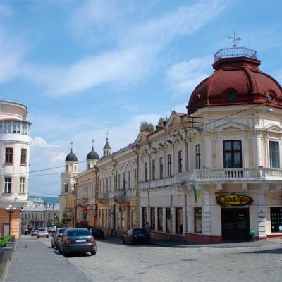 chernivtsi-ploshcha-filarmonii